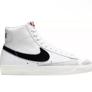 Nike Women's Blazer Mid 77 Shoes